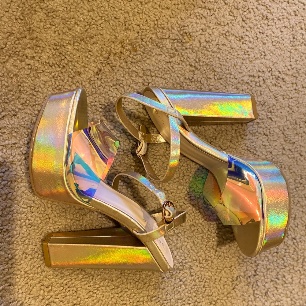 Iridescent holographic chunky platform heel sandals | US 6.5